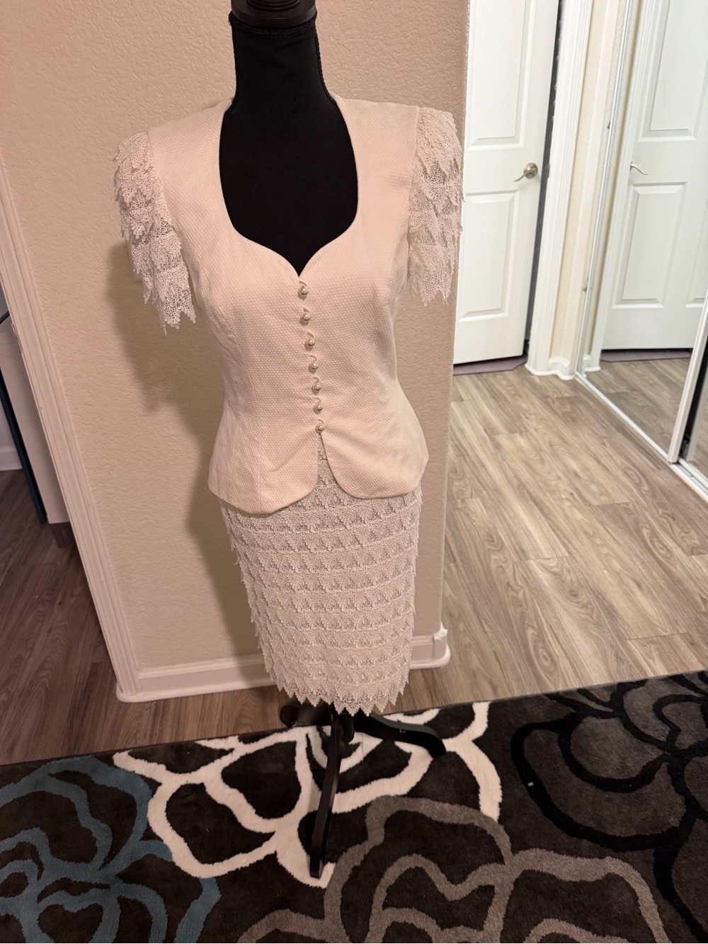 Vintage Escada Cream Lace-Detail Pencil Skirt Suit set
